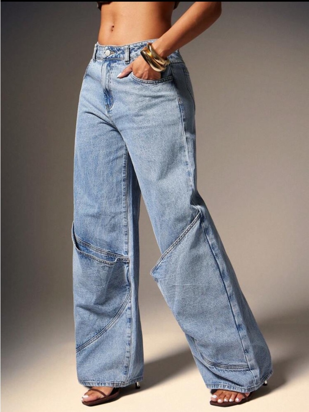 Wide Leg Jeans with pocket detail